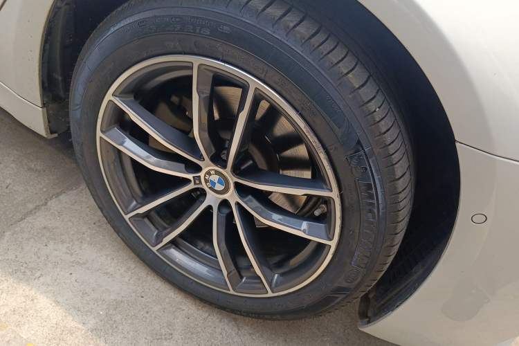 Used BMW 5 Series 2021 525Li M Sport Package Right Front Wheel Hub