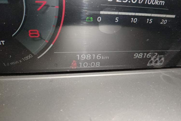 Used Audi Q5L 2024 40 TFSI Fashion Dynamic Model Odometer Close Up