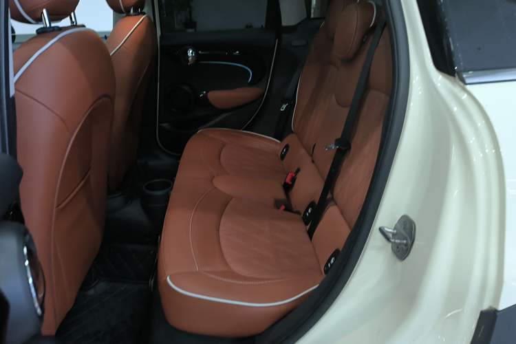 Used MINI 2022 Revised 2.0T COOPER S Artist Five-Door Edition Left Rear Seat