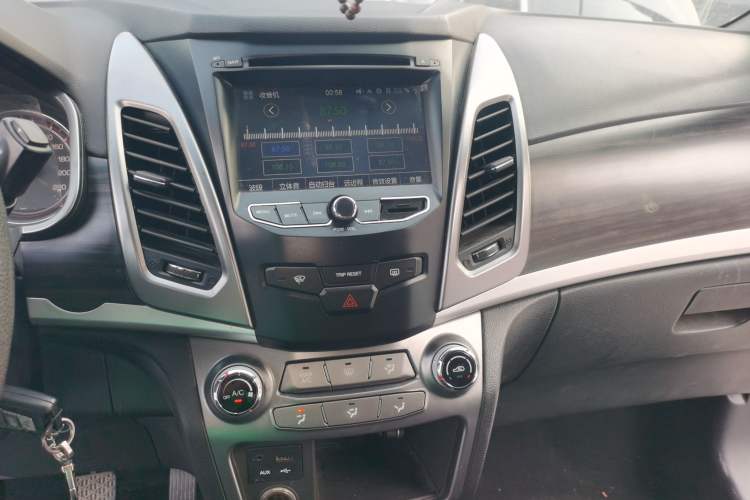 Used SsangYong Korando 2014 2.0L Gasoline Two-Wheel Drive Manual Comfort Navigation Edition
