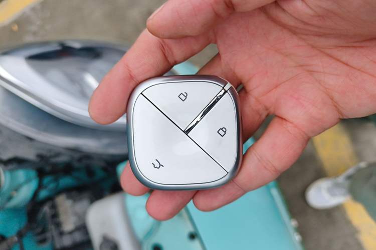 Used Wuling Hongguang MINIEV 2025 Four-Door Version Premium Edition Vehicle Key