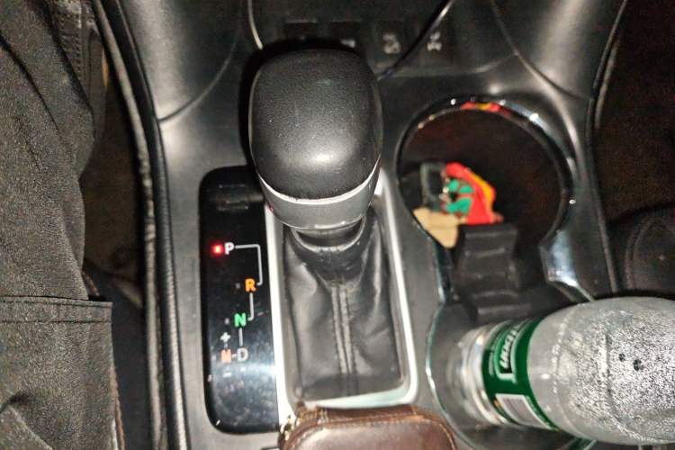 Used Toyota Highlander 2015 2.0T Four-Wheel Drive Luxury Edition 7-Seater Gear Lever