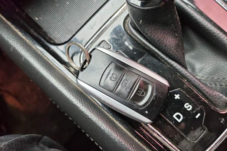 Used Dongfeng Fengon 580 2017 Revised Version 1.5T CVT Luxury Edition Vehicle Key