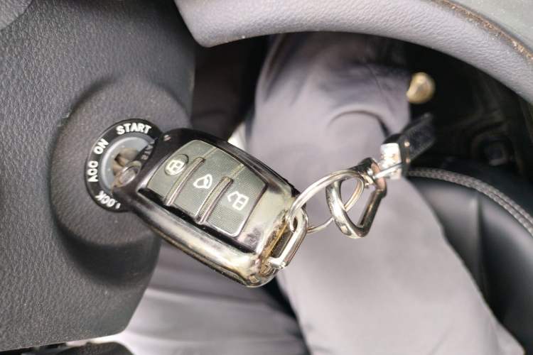 Used JAC Refine M3 2023 PLUS 1.5T 9-Seater Smart Connectivity Version