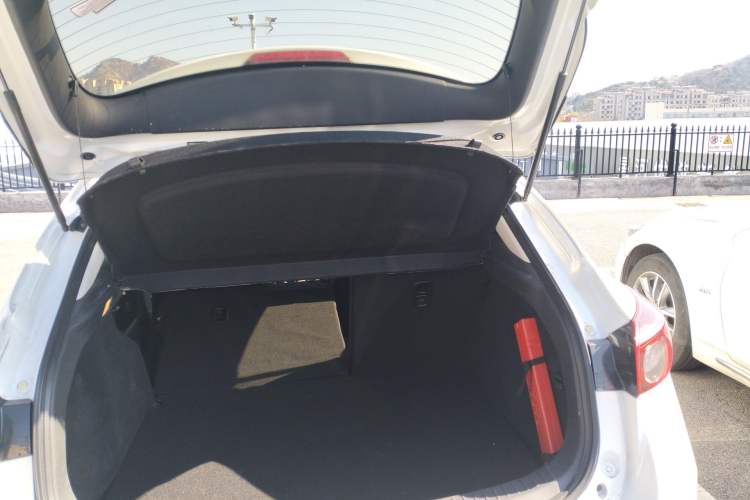 Used Mazda 3 Axela 2017 Hatchback 1.5L Automatic Luxury Model Emission Standard China V Trunk