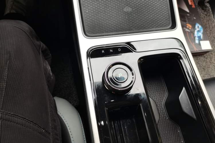 Used Hycan Z03 2022 510 km Range Trendy Cool Version 135 kW 64.23 kWh Gear Lever