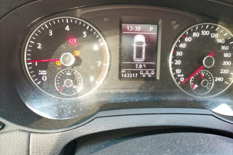 Used Volkswagen Sharan 2016 380TSI Comfort Edition 7-Seater Odometer Close Up