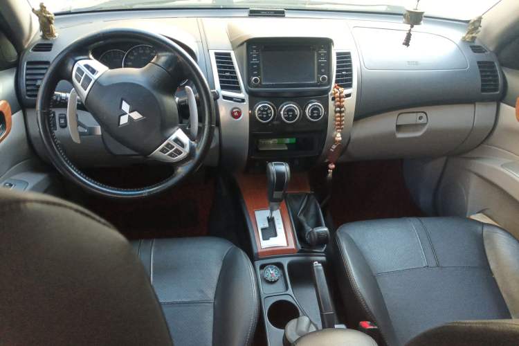 Used Mitsubishi Pajero Sport 2011 3.0L Luxury Navigation Edition