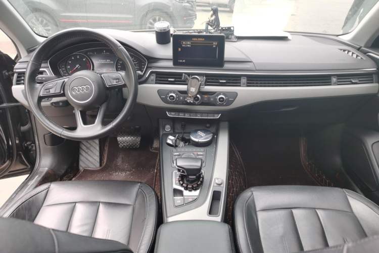 Used Audi A4L 2018 30th Anniversary Edition 40 TFSI Trendy Model Center Console