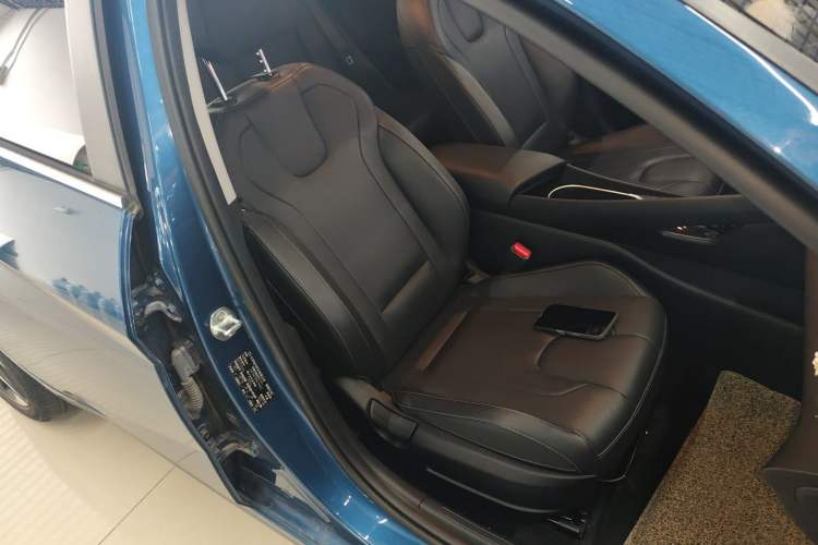 Used Hyundai Elantra 2022 1.5L CVT LUX Prestige Edition Right Front Seat