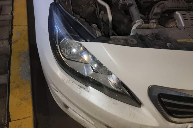 Used Peugeot 408 2015 1.2T Automatic Luxury Edition Right Front Headlight