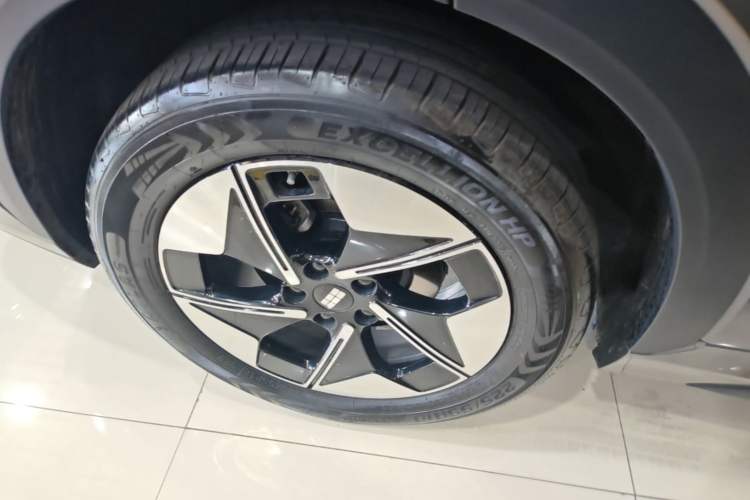Używany Geely Galaxy E5 2026 Model 610km Exploration+ Edition