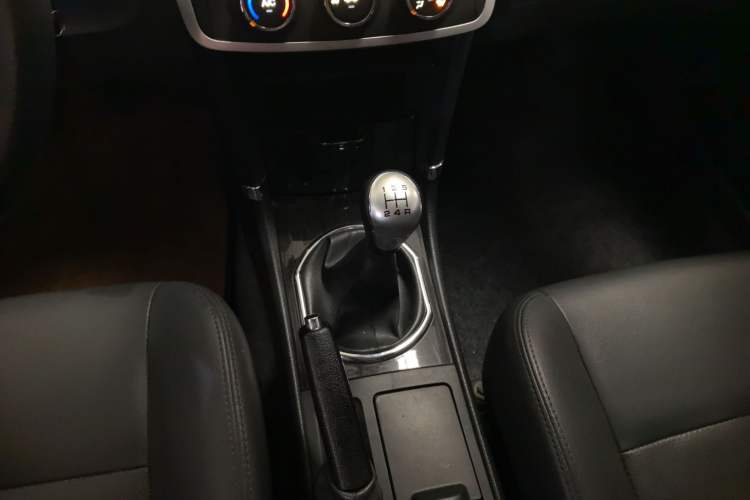 Used Zotye Z300 2014 1.5L Value Edition Manual Elite Model Gear Lever