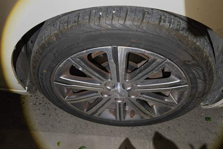 Used Peugeot 408 2014 1.8L Automatic Luxury Edition Right Front Wheel Hub