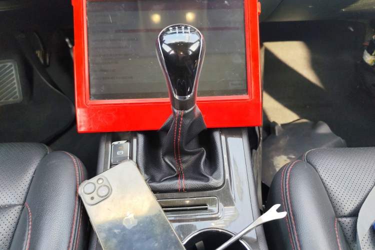 Used CHANGAN CS75 2017 Shangku Edition 1.5T Manual ZhiXiang Model Gear Lever