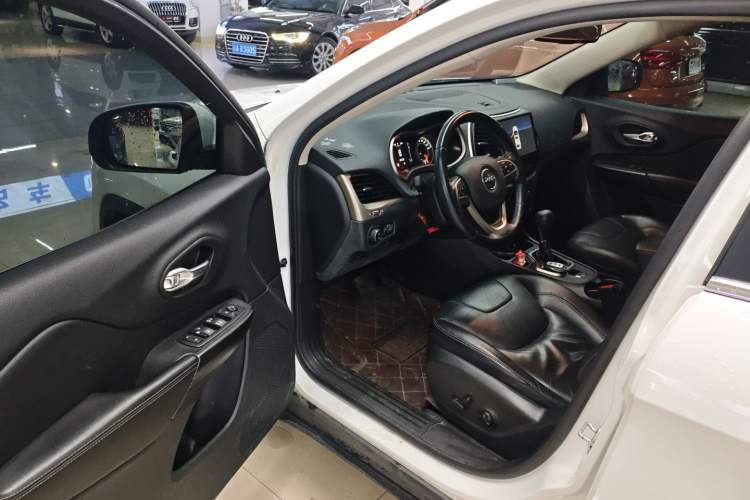 Used Jeep Cherokee 2016 2.4L Leading Edition Driver Seat