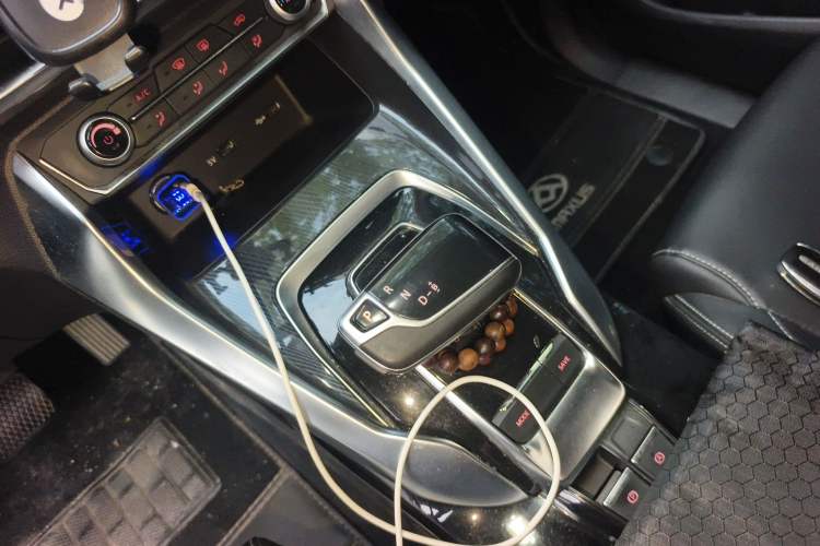 Used SAIC MAXUS EUNIQ 5 2020 1.3T PLUG-IN Luxury Edition Gear Lever