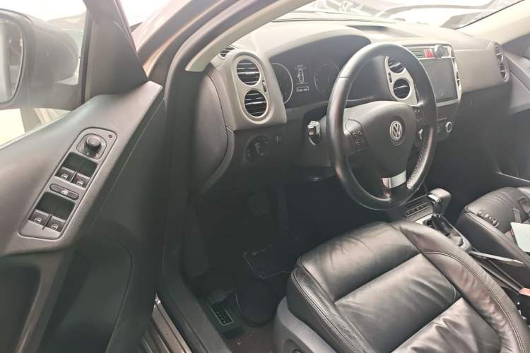 Used Volkswagen Tiguan 2009 2.0 TSI Luxury Edition Driver Seat