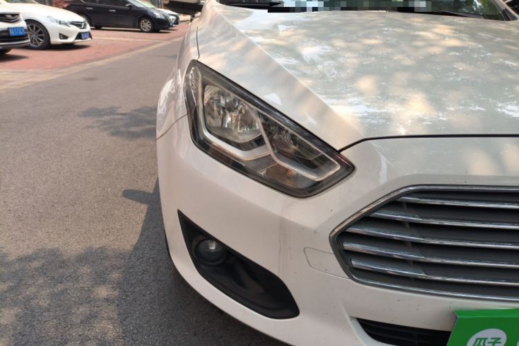 Used Ford Escort 2017 Happiness Edition 1.5L Automatic Fashion Version Right Front Headlight