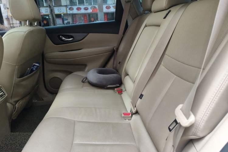 Used Nissan X-Trail 2016 2.0L CVT Smart Enjoyment Version 4WD
