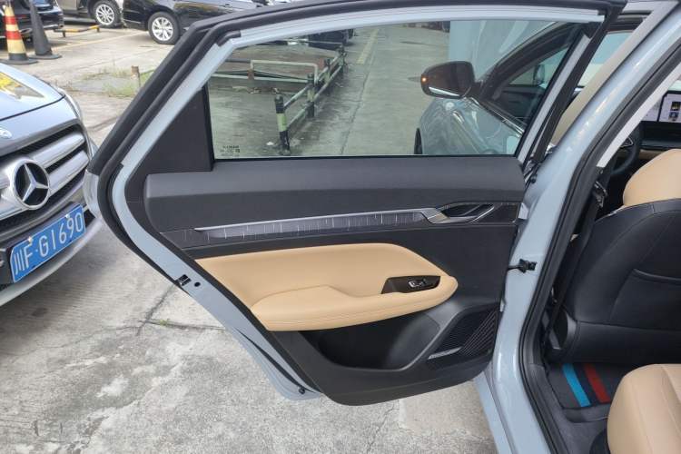 Used Geely Auto Emgrand L HiP 2024 Champion Edition 1.5TD-DHT Pro 100KM Excellence Model
