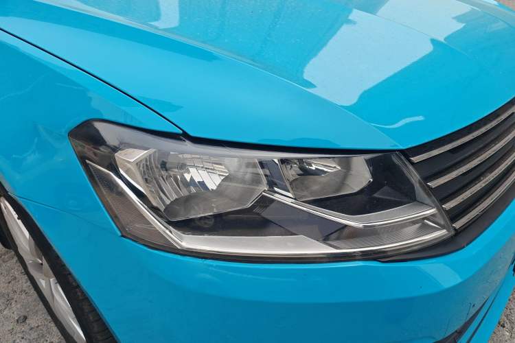 Used Volkswagen Gran Lavida 2015 1.6L Automatic Comfort Edition Right Front Headlight