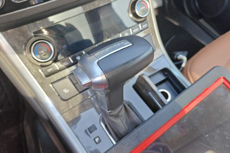 Used Haval H8 2015 2.0T Four-Wheel Drive Elite Model
