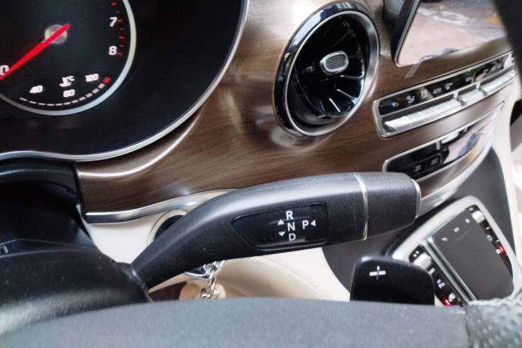 Used Mercedes-Benz V-Class 2022 V 260 L Long-wheelbase Luxury Edition Gear Lever