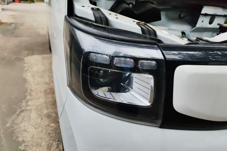 Used Chana Ruixing EM80 2025 Passenger Version Comfort Edition 6-Seater 300 km Dual-Swing Doors