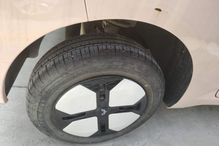 Used Wuling Hongguang MINIEV 2024 3rd Generation 215km Advanced Version Right Rear Wheel Hub