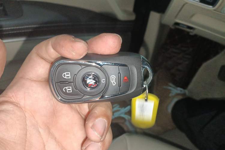 Used Buick GL8 2023 Facelifted Land Cruiser Executive Luxury Version
