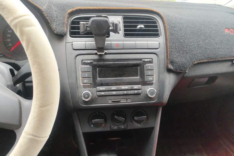 Used Volkswagen Polo 2013 1.4L Manual Fashion Edition