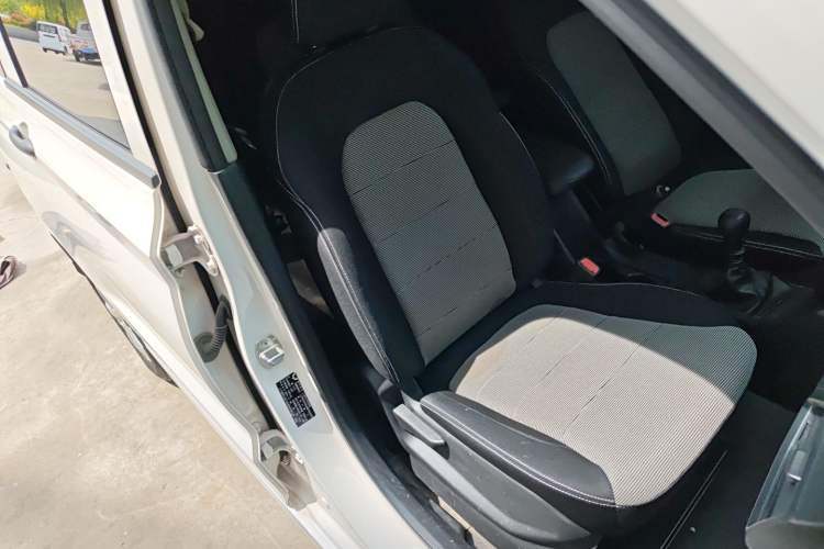 Used Wuling Hongguang 2021 1.5L Revised S Base Version with Electric Power Steering LAR Right Front Seat