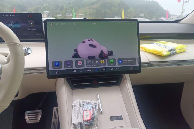 Used Hima Luxeed R7 2025 Range-Extended Version 251 km Max Audio And AC Panel