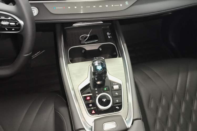 Used Chery Tiggo 7 PLUS 2023 Facelift 1.6 TGDI DCT Luxury Model Gear Lever