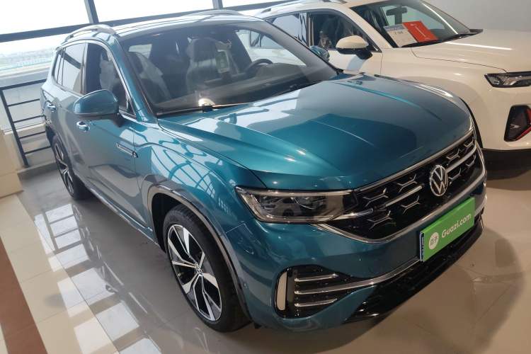 Used Volkswagen Tayron 2023 380TSI Four-Wheel Drive R-Line Pro Smart Edition Front Right 45 Deg