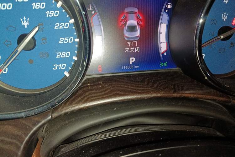 Used Maserati President 2013 3.0T Standard Model Odometer Close Up