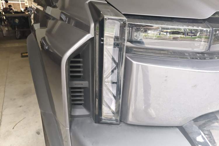 Used iCAR 03T 2024 520km Two-Wheel Drive Long-Range Version Right Front Headlight