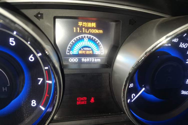 Used Hyundai Sonata 2014 2.4L Automatic Luxury Version China IV Standard Odometer Close Up