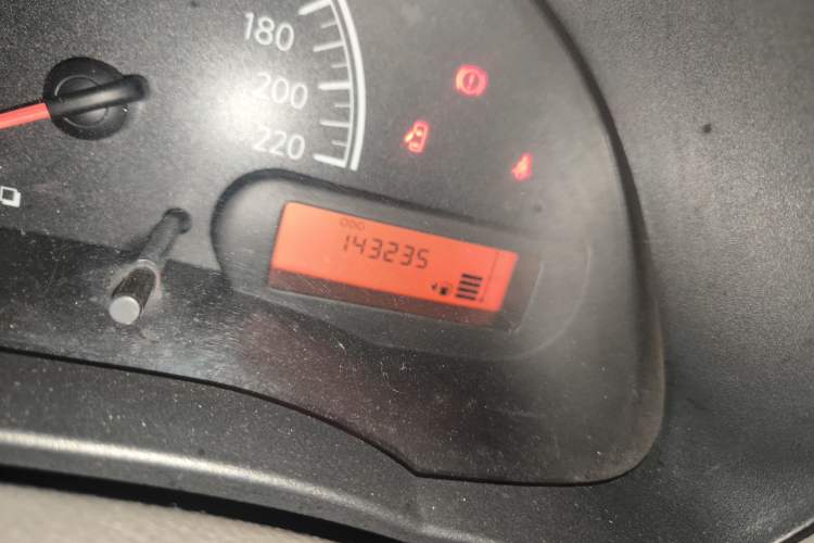 Used Nissan Sunny 2014 1.5XE Manual Elite Edition Odometer Close Up