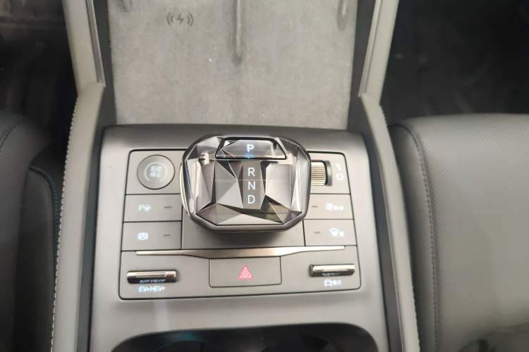 Used BYD Qin L 2025 DM-i Smart Drive 120KM Superior Model Gear Lever