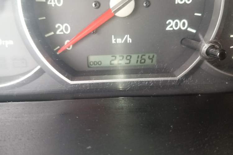 Used Kia Carnival 2006 2.7L GLS-2