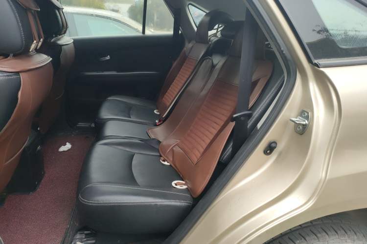 Used BYD S6 2014 2.0L Manual Luxury 5-Seater
