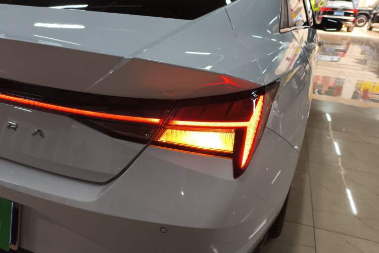 Used Hyundai Elantra 2022 1.5L CVT LUX Prestige Edition Right Rear Taillight