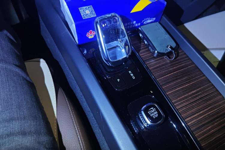 Used Volvo XC60 New Energy 2022 T8 Plug-in Hybrid All-Wheel Drive Smart Luxury Edition
