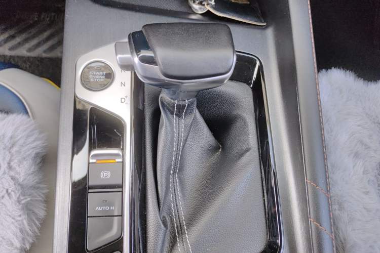 Used CHANGAN OSHAN X7 PLUS 2022 1.5T Blue Whale Edition Automatic Prestige Version Gear Lever