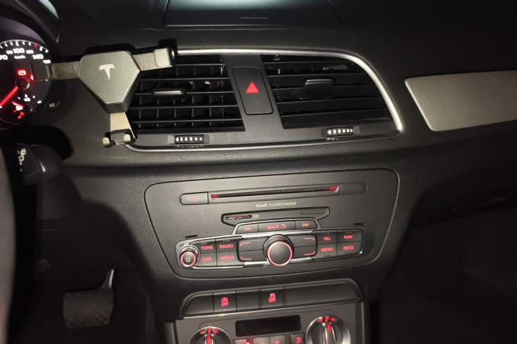 Used Audi Q3 2015 35 TFSI Ambition Edition Audio And AC Panel