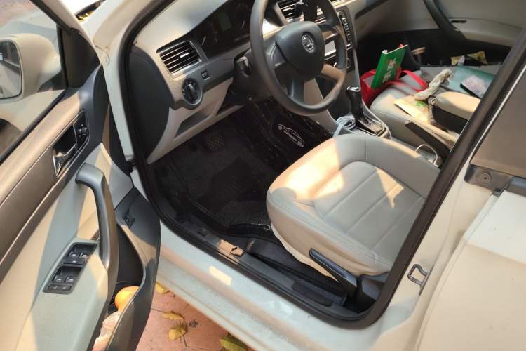 Used Skoda Rapid 2013 1.6L Automatic Smart Selection Model Driver Seat