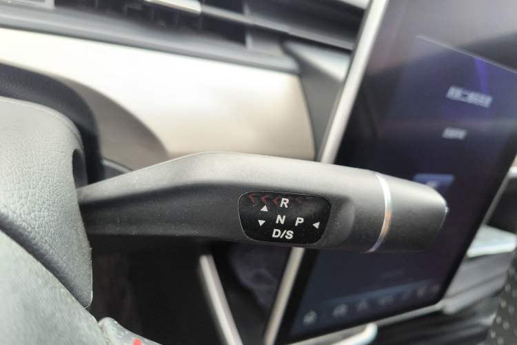 Used NETA V 2021 Long-Range Entertainment Edition Upgrade Model Gear Lever