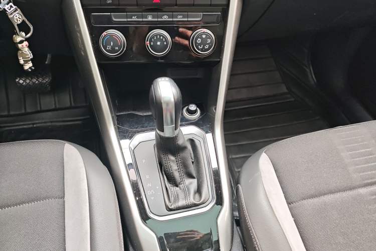 Used Volkswagen T-ROC 2018 230TSI DSG Two-Wheel Drive Advanced Version China V Standard